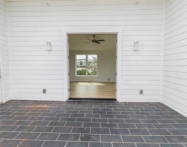 4210 Roseland Avenue - Photo Thumbnail 35