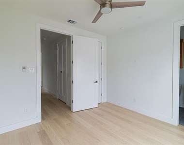 4210 Roseland Avenue - Photo Thumbnail 24