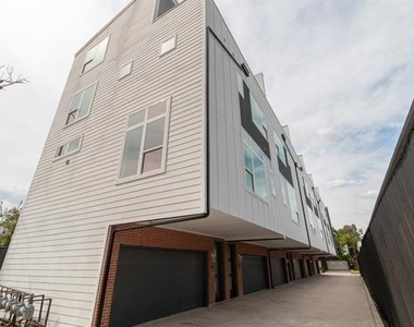 4210 Roseland Avenue - Photo Thumbnail 1