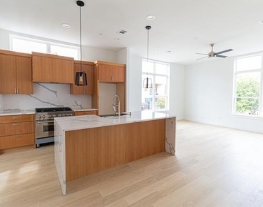 4210 Roseland Avenue - Photo Thumbnail 8