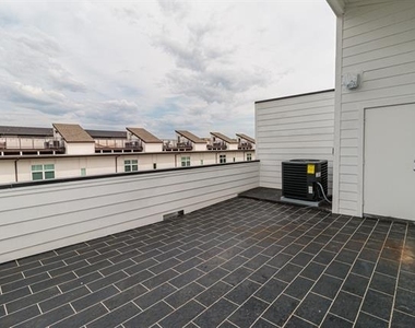 4210 Roseland Avenue - Photo Thumbnail 32
