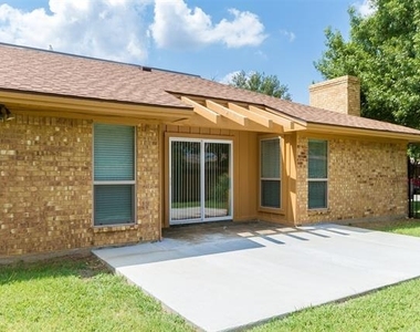 5201 Ledgestone Drive - Photo Thumbnail 7