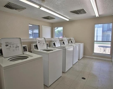 1200 W Taylor Street - Photo Thumbnail 9