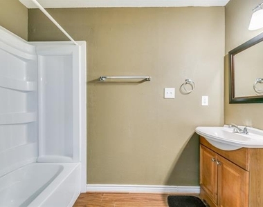 4543 Fairway Avenue - Photo Thumbnail 14