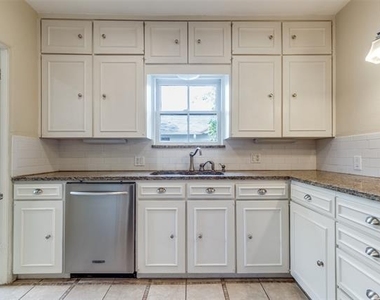 4543 Fairway Avenue - Photo Thumbnail 4