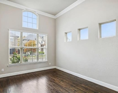 5925 Adair Lane - Photo Thumbnail 10