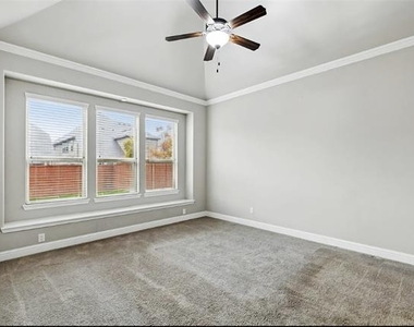 5925 Adair Lane - Photo Thumbnail 9