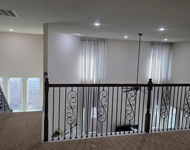 5925 Adair Lane - Photo Thumbnail 12