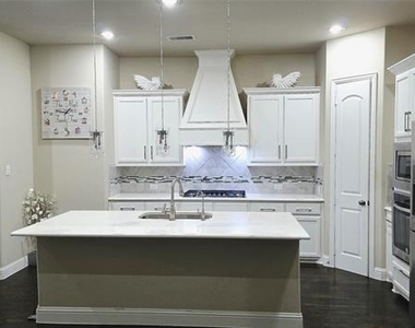 5925 Adair Lane - Photo Thumbnail 3