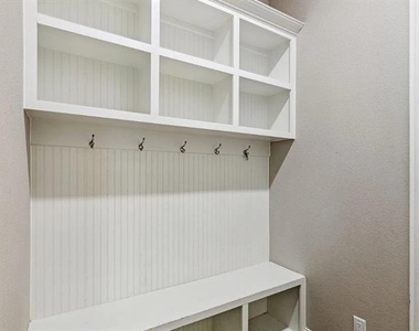 5925 Adair Lane - Photo Thumbnail 2