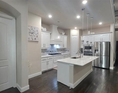 5925 Adair Lane - Photo Thumbnail 4