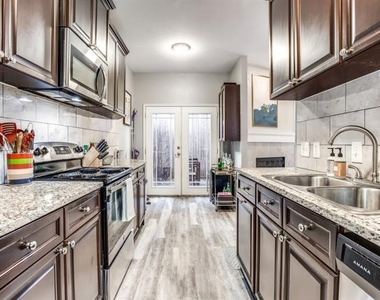 4124 Cole Avenue - Photo Thumbnail 6