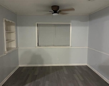 702 Bringhurst Drive - Photo Thumbnail 2