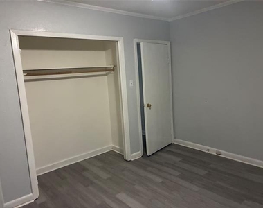 702 Bringhurst Drive - Photo Thumbnail 5