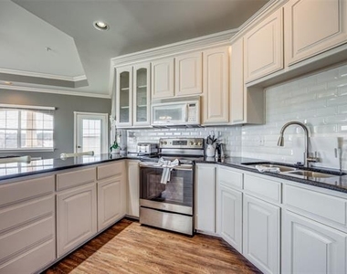 290 Tanglewood Circle - Photo Thumbnail 2