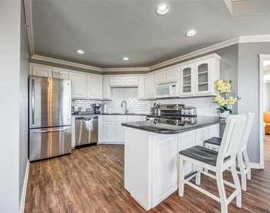290 Tanglewood Circle - Photo Thumbnail 1