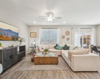 4430 Prairie Crossing - Photo Thumbnail 4