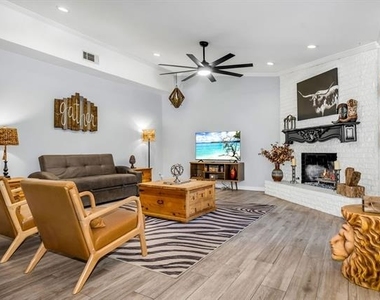3330 Timberview Road - Photo Thumbnail 2