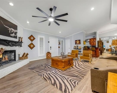 3330 Timberview Road - Photo Thumbnail 3