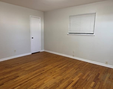 3512 Park Ridge Boulevard - Photo Thumbnail 6