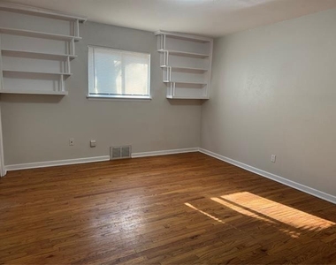 3512 Park Ridge Boulevard - Photo Thumbnail 4