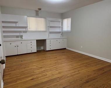 3512 Park Ridge Boulevard - Photo Thumbnail 3