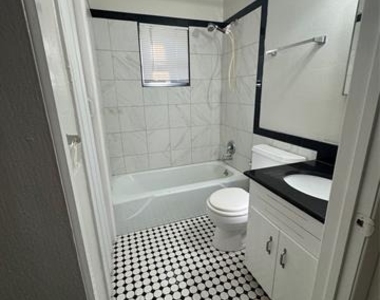 3512 Park Ridge Boulevard - Photo Thumbnail 8