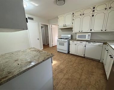 3512 Park Ridge Boulevard - Photo Thumbnail 7