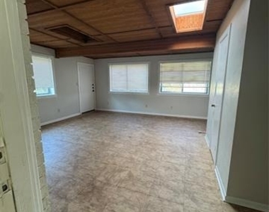 3512 Park Ridge Boulevard - Photo Thumbnail 10
