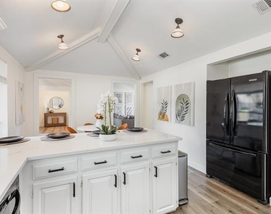 803 Rush Creek Drive - Photo Thumbnail 16