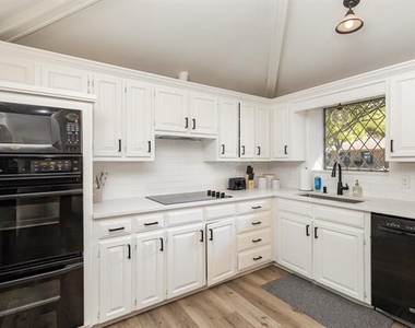 803 Rush Creek Drive - Photo Thumbnail 15