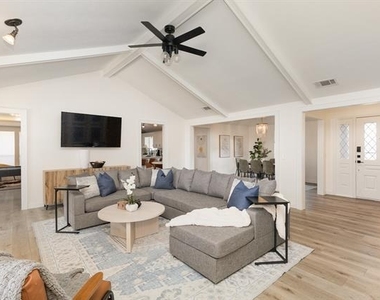 803 Rush Creek Drive - Photo Thumbnail 6