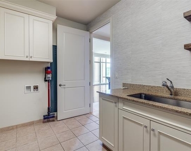 2555 N Pearl Street - Photo Thumbnail 13