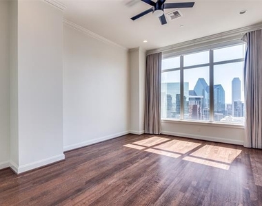 2555 N Pearl Street - Photo Thumbnail 18