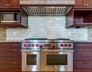 2555 N Pearl Street - Photo Thumbnail 12