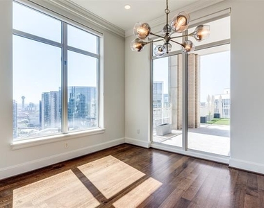 2555 N Pearl Street - Photo Thumbnail 3