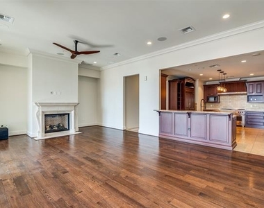 2555 N Pearl Street - Photo Thumbnail 7
