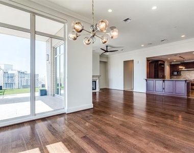 2555 N Pearl Street - Photo Thumbnail 4