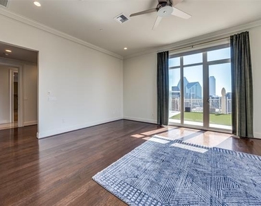 2555 N Pearl Street - Photo Thumbnail 14