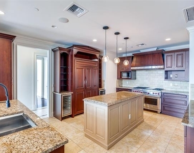 2555 N Pearl Street - Photo Thumbnail 9