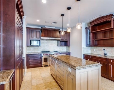2555 N Pearl Street - Photo Thumbnail 10