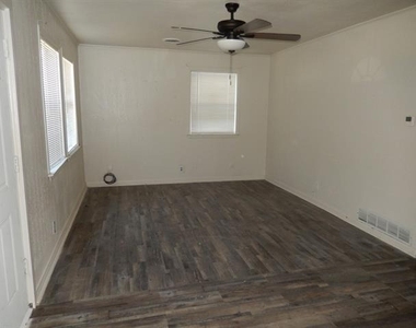 2710 Mount View Drive - Photo Thumbnail 1