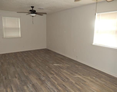 2710 Mount View Drive - Photo Thumbnail 10