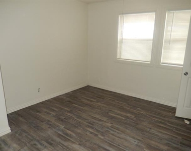 2710 Mount View Drive - Photo Thumbnail 13