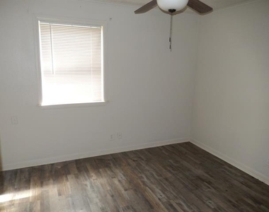 2710 Mount View Drive - Photo Thumbnail 15