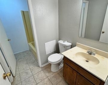 2703 4th Street - Photo Thumbnail 3