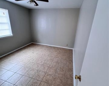 2703 4th Street - Photo Thumbnail 7