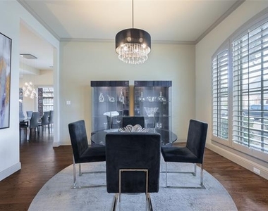 5624 Gillum Drive - Photo Thumbnail 5