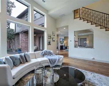 5624 Gillum Drive - Photo Thumbnail 9