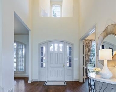 5624 Gillum Drive - Photo Thumbnail 2